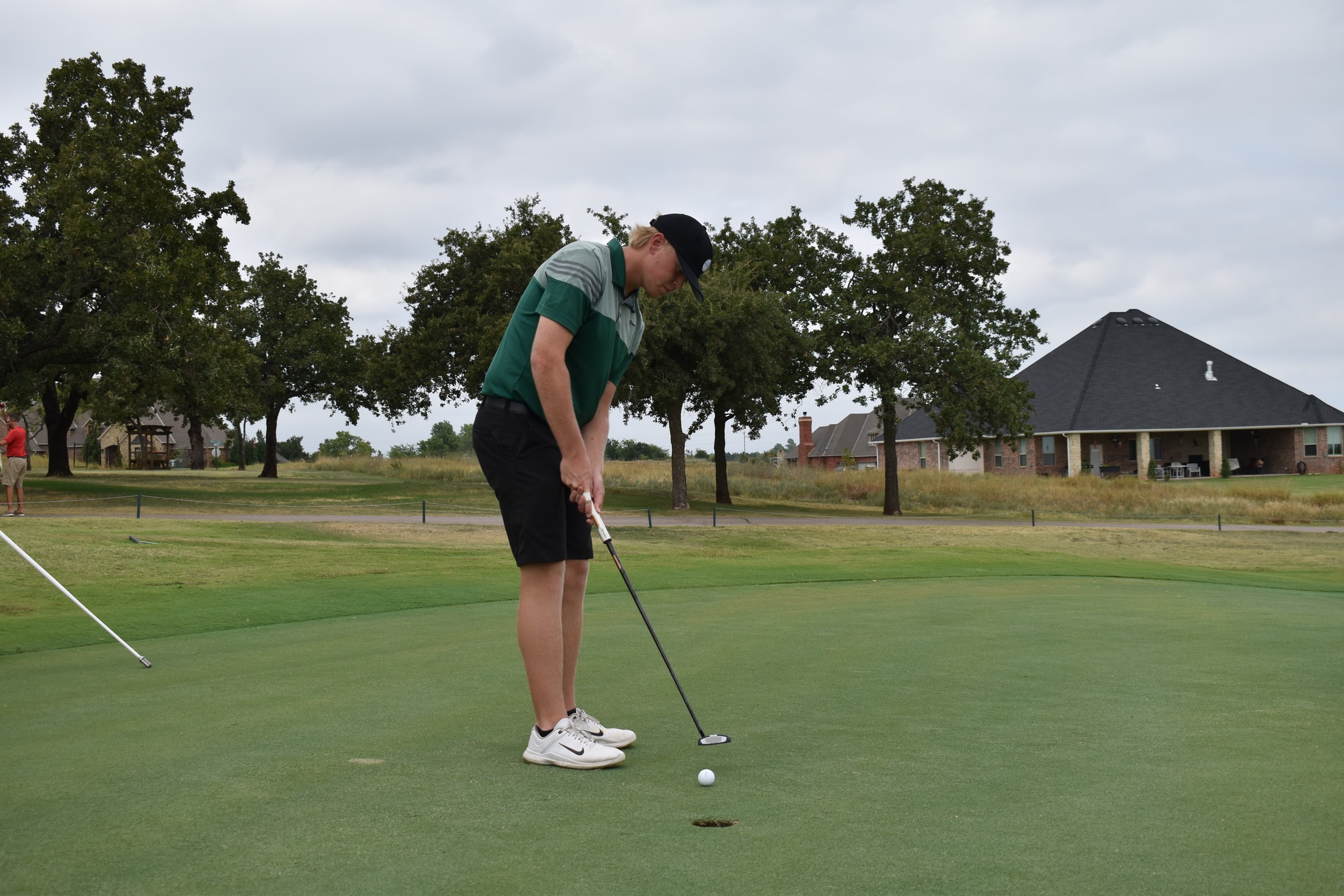 jax brewer putting the ball towards the hole. 